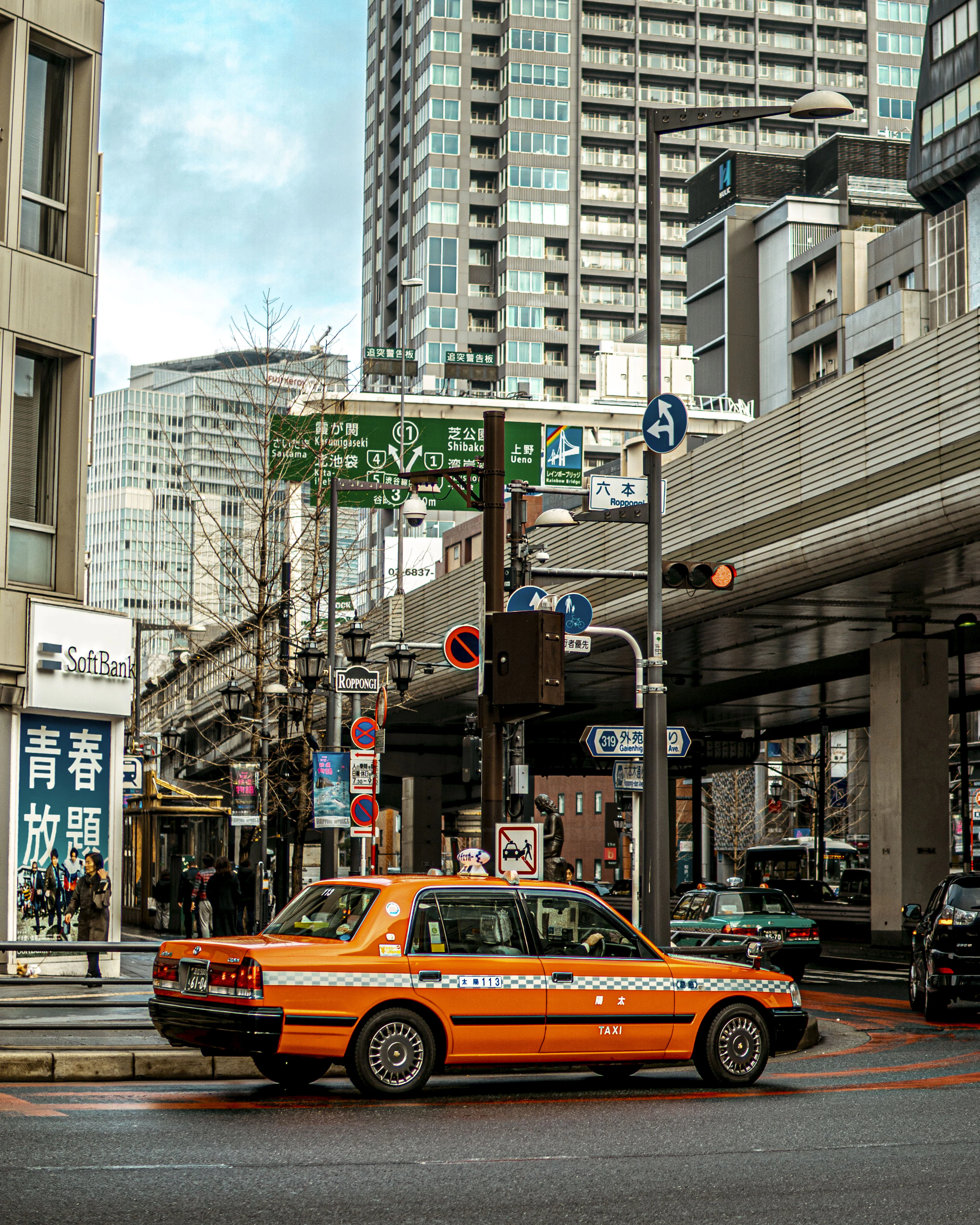 Cars on a Tokyo street, where the auction network feeds the market
