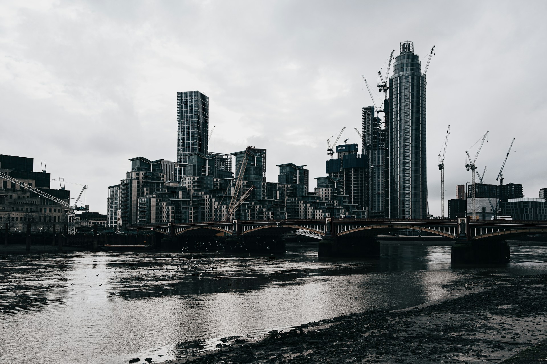 black and white bed linen