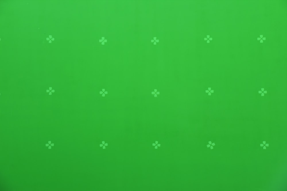 ein grüner Bildschirm mit weißen Kreuzen darauf