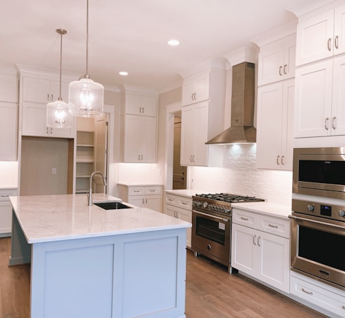 white wooden kitchen cabinet and white wooden kitchen cabinet