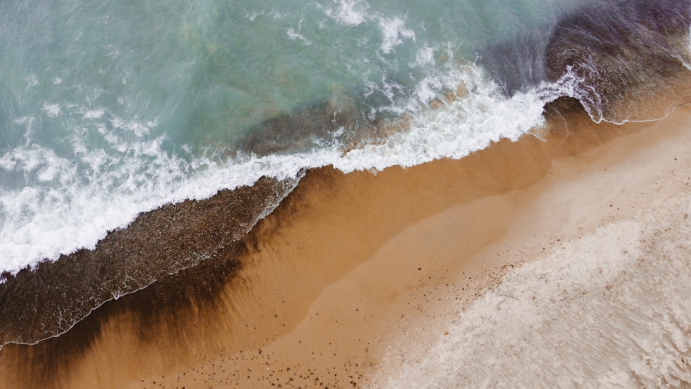 ocean waves crashing on shore during daytime