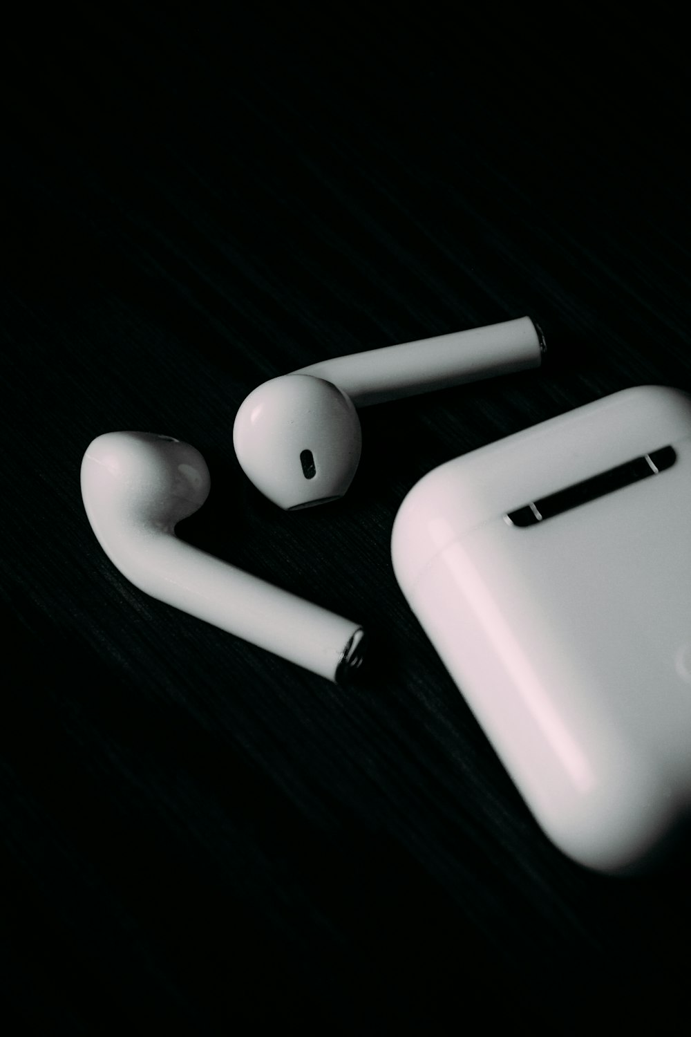 white apple earpods beside white apple earpods