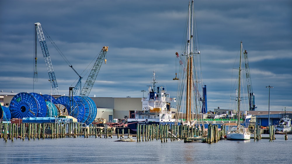 blue and yellow ferris wheel near body of water during daytime