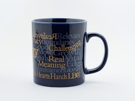 A sleek black mug with a custom photo and elegant text for anniversaries