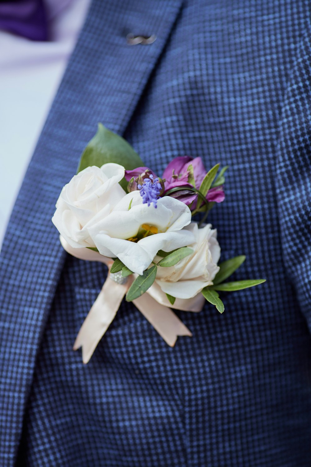 bouquet di fiori bianchi e rosa