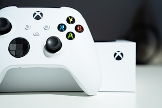 white xbox one game controller