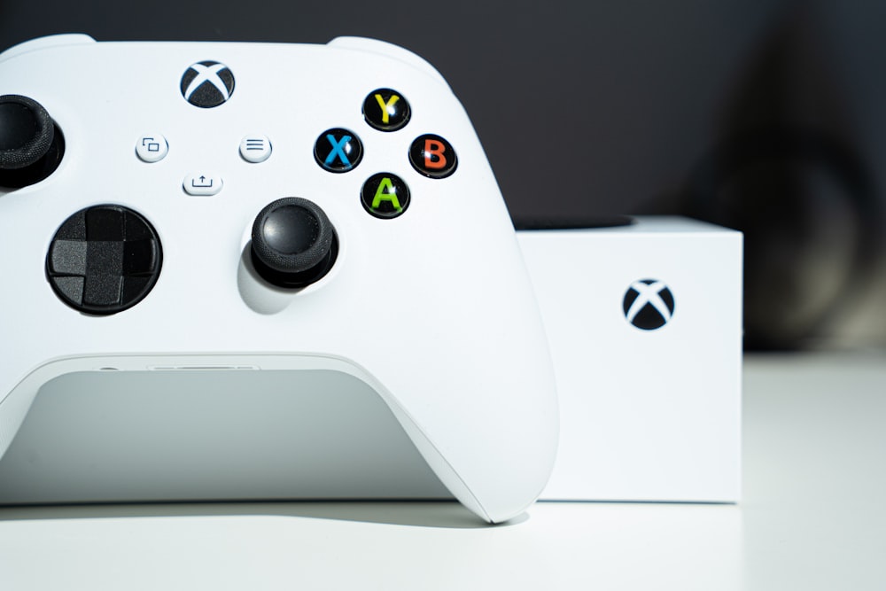 white xbox one game controller