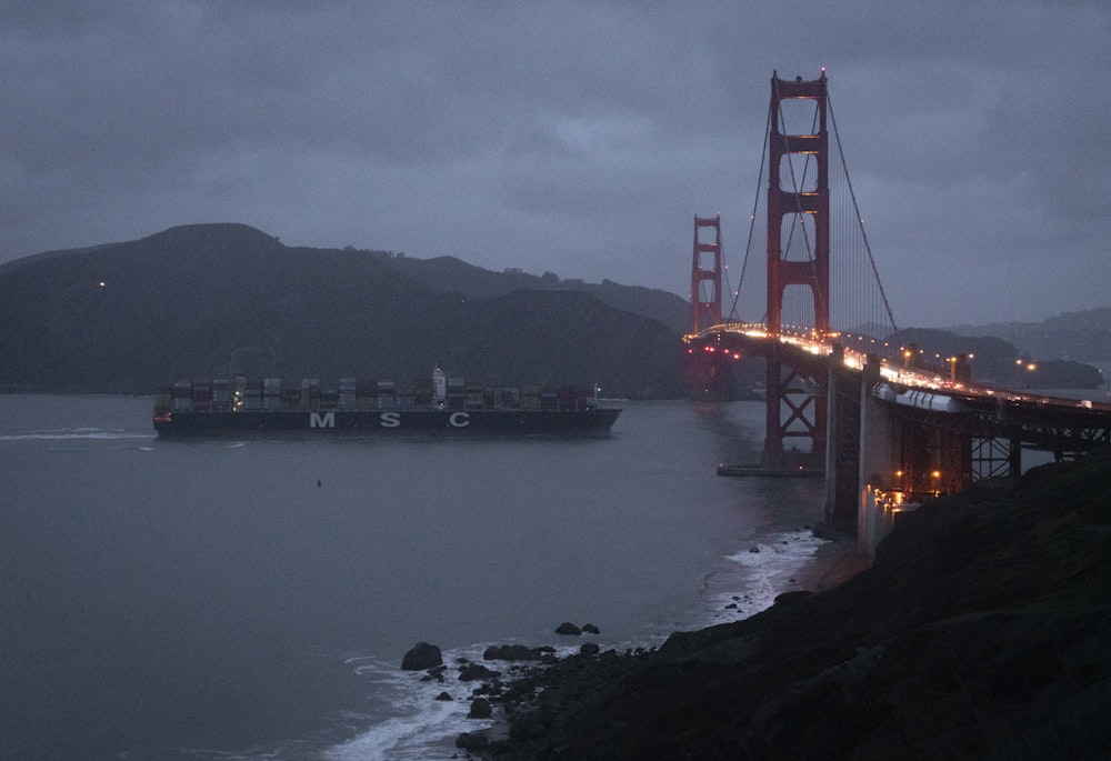 ゴールデンゲートブリッジ、カリフォルニア州サンフランシスコ