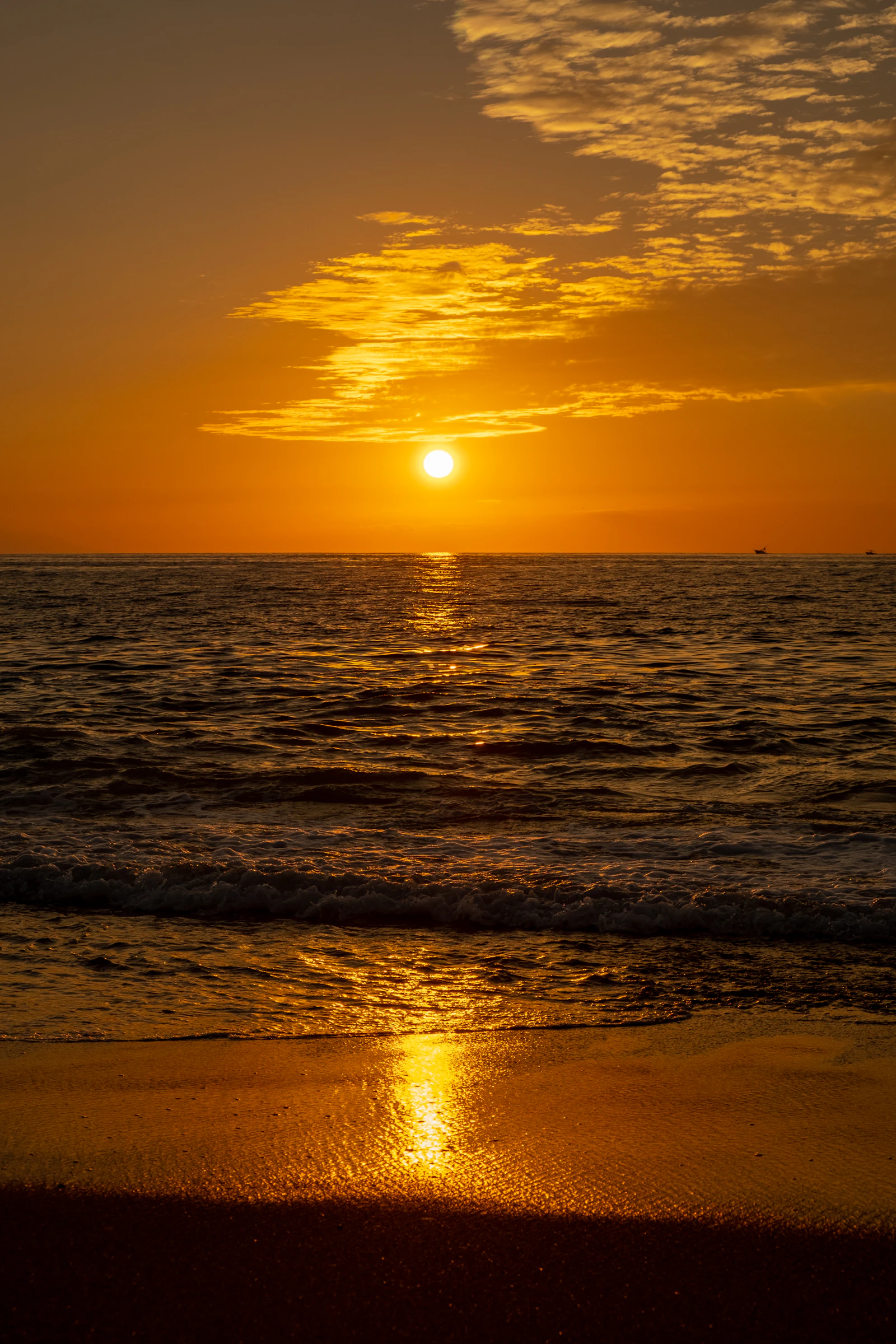Golden hour over the water in Puerto Vallarta