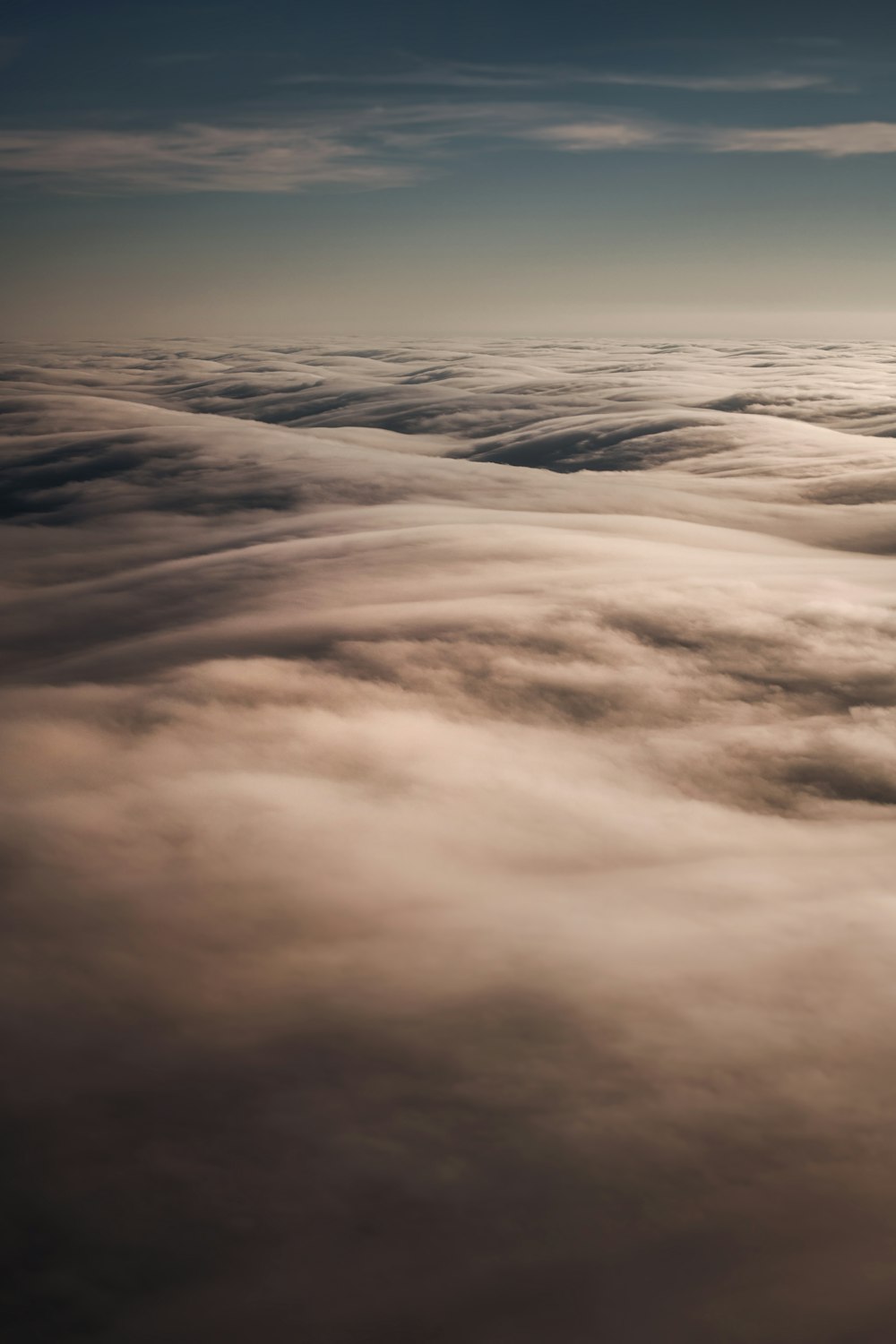 nubes blancas y cielo azul