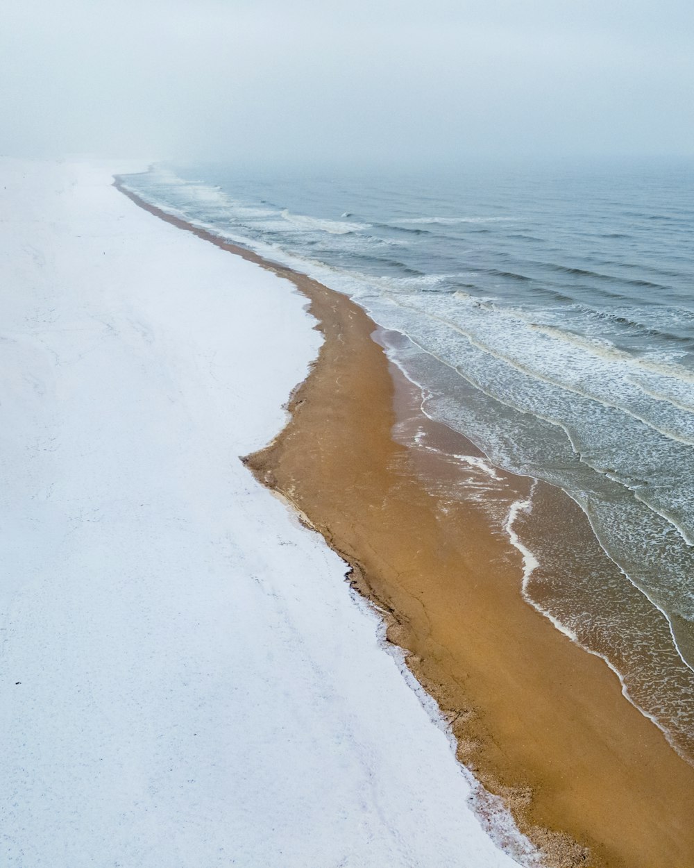 sea waves crashing on shore during daytime