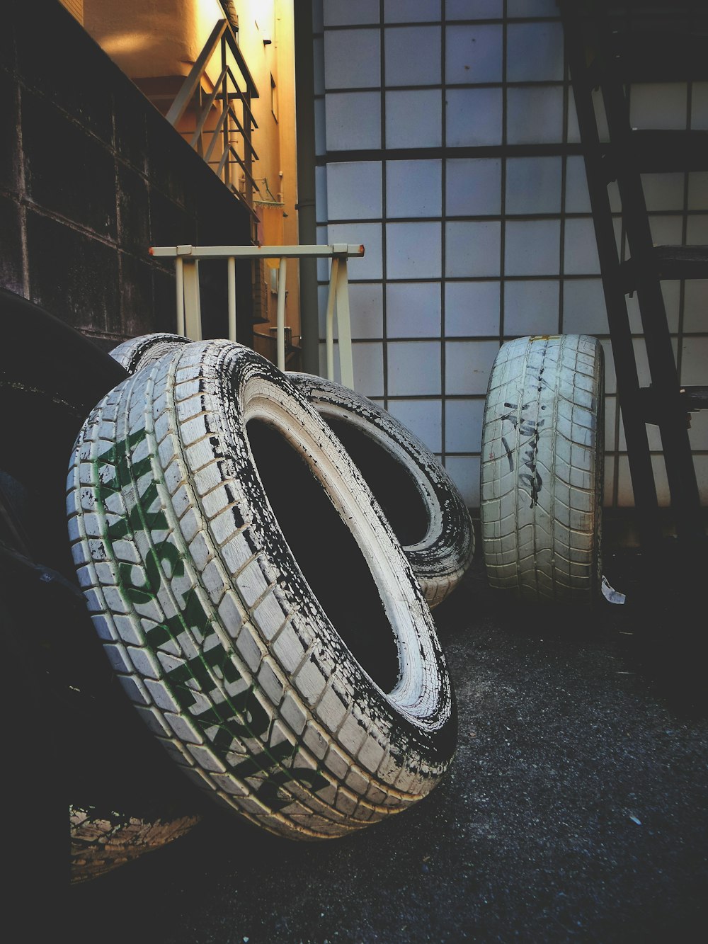 Rueda de coche blanca y verde