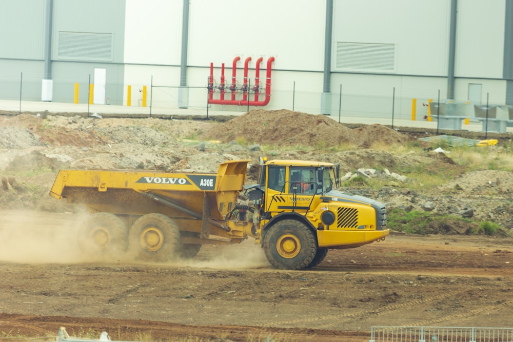 yellow and black heavy equipment