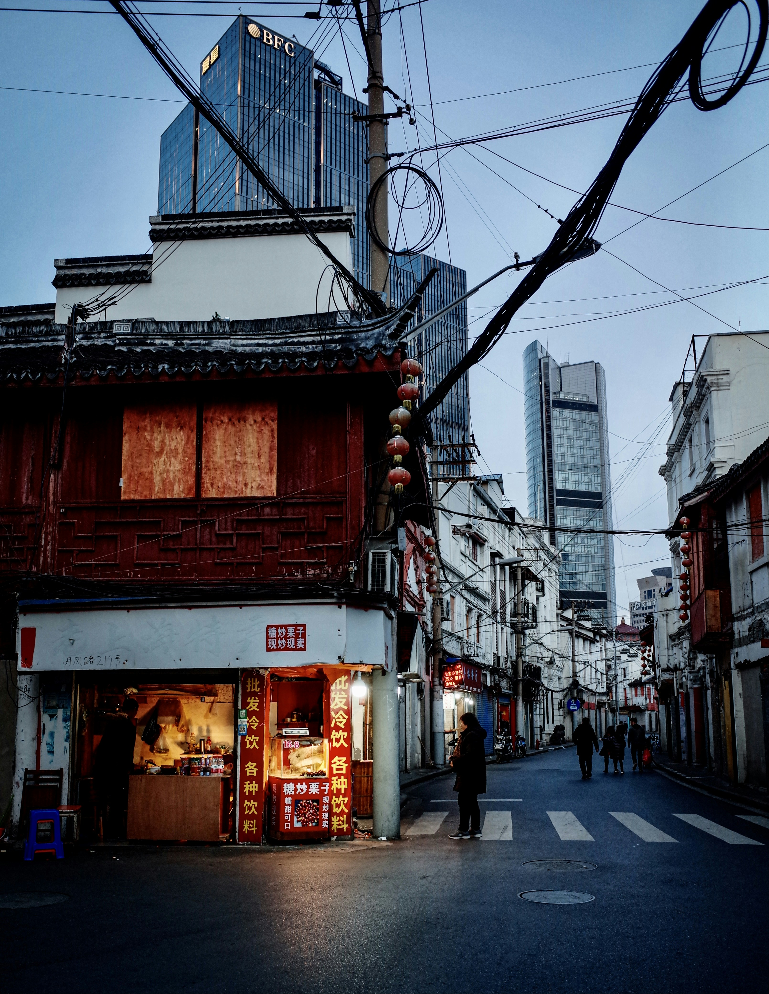 Photo by derekleej