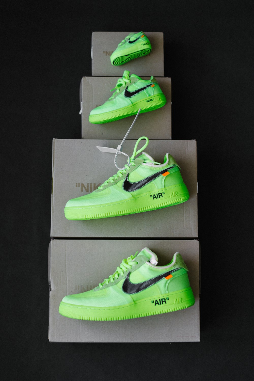 Green nike low top sneakers photo – Free Green Image on Unsplash