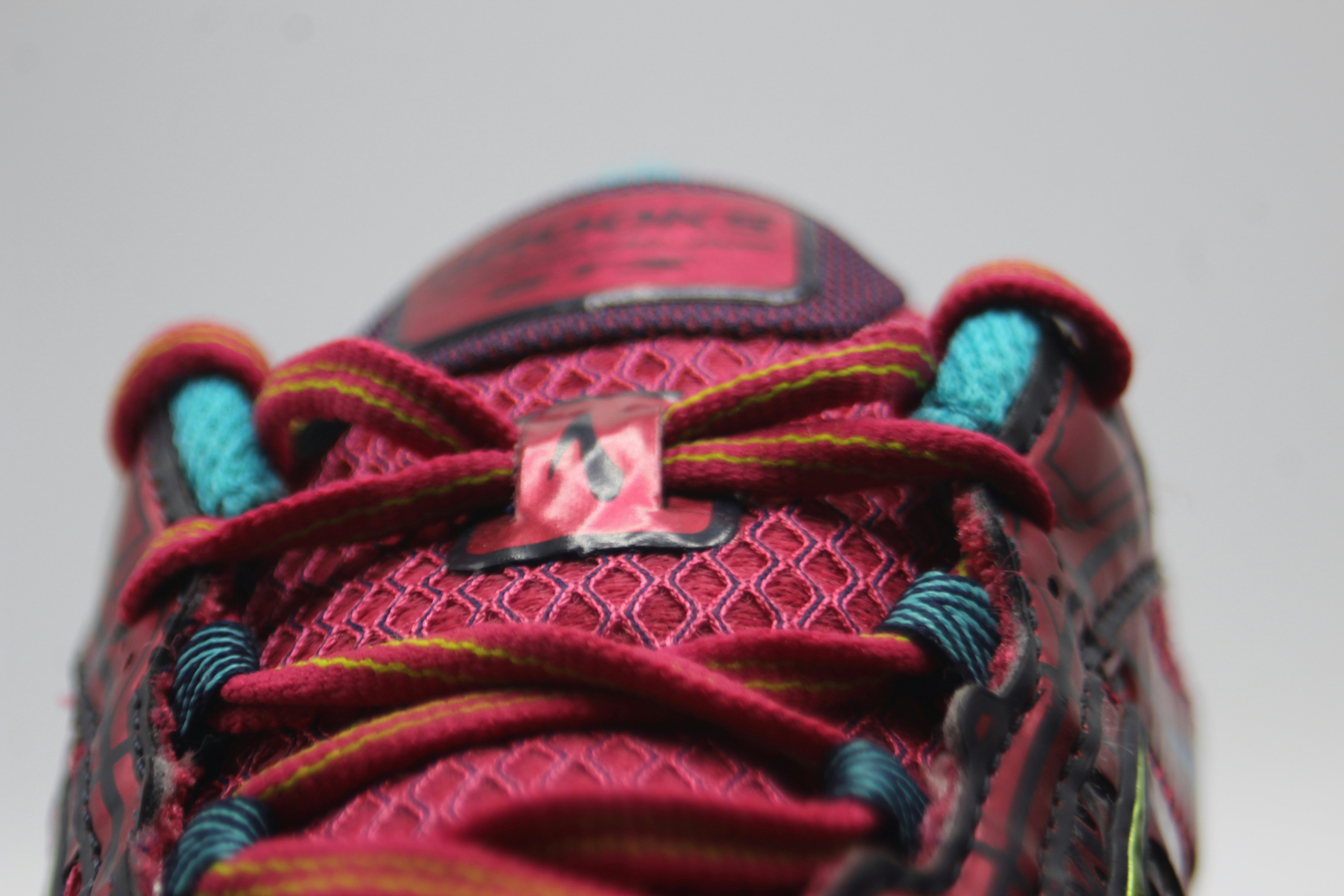 red and blue shoe lace, brooks shoes