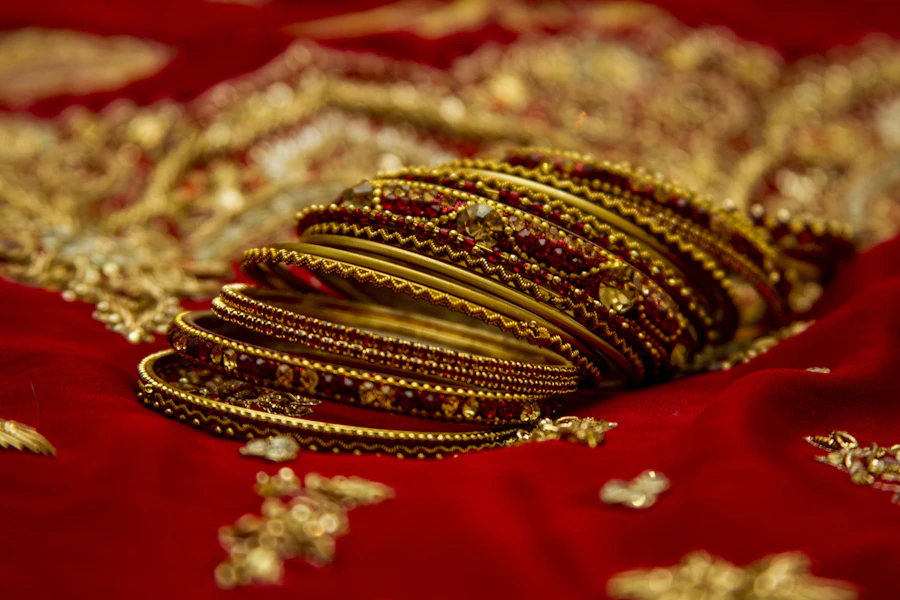 Pearl Lined Kangan