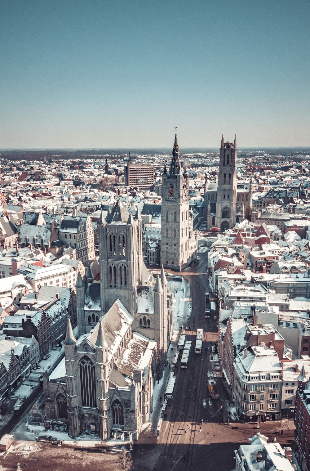 Vista aérea de los edificios de la ciudad durante el día