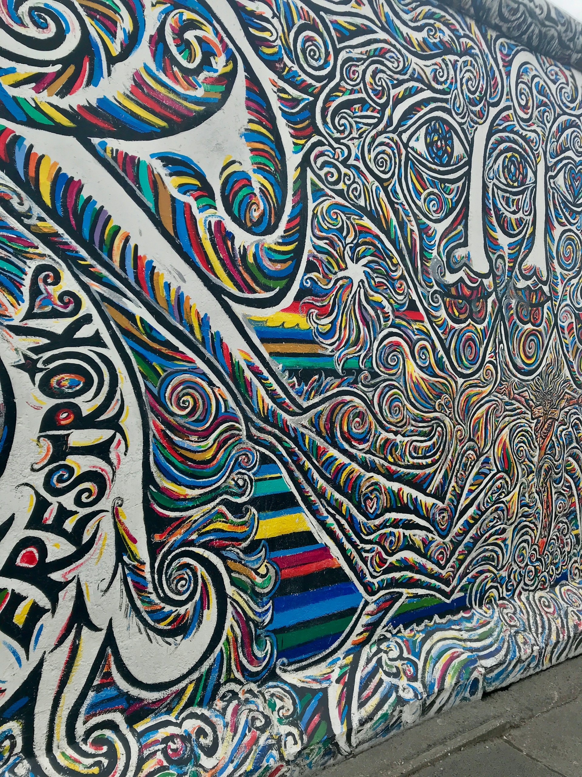 gray computer monitor