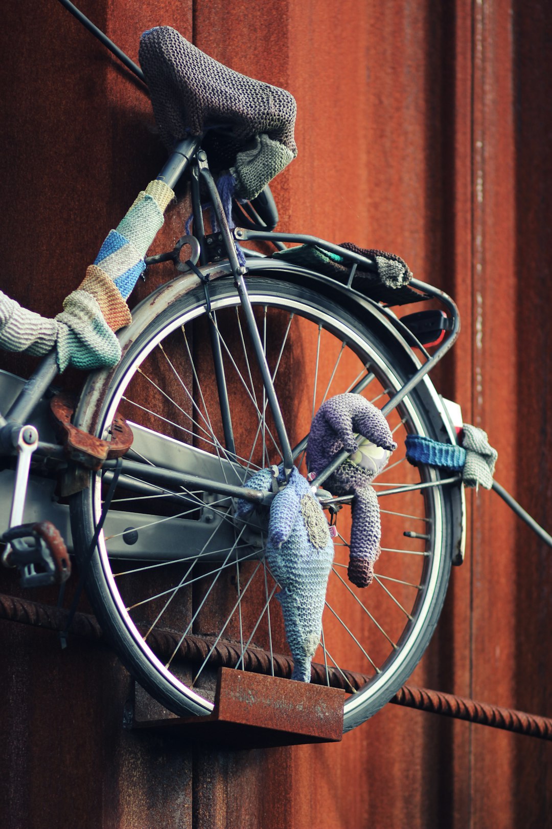 blue bicycle with gray knit scarf