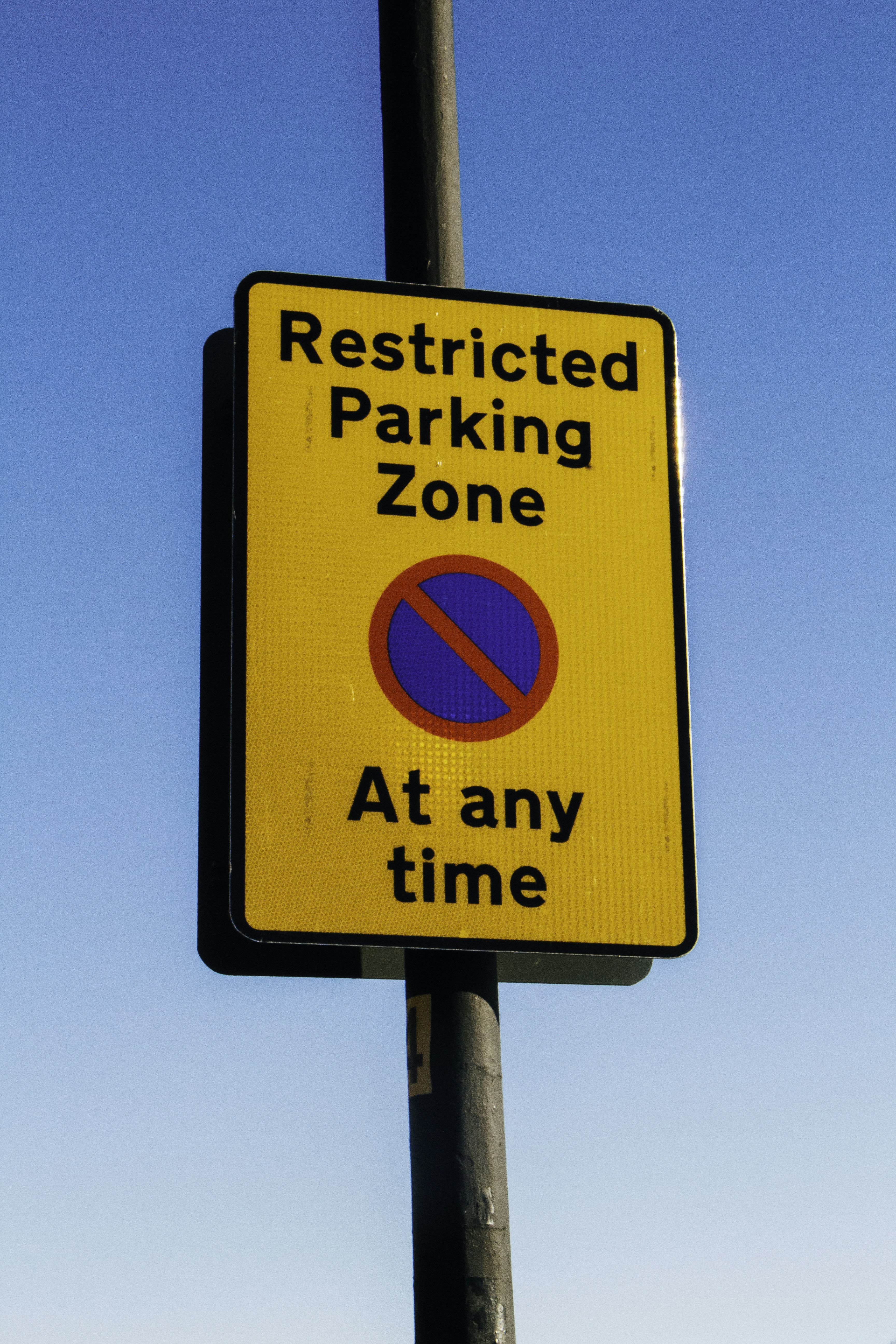 yellow and black no smoking sign