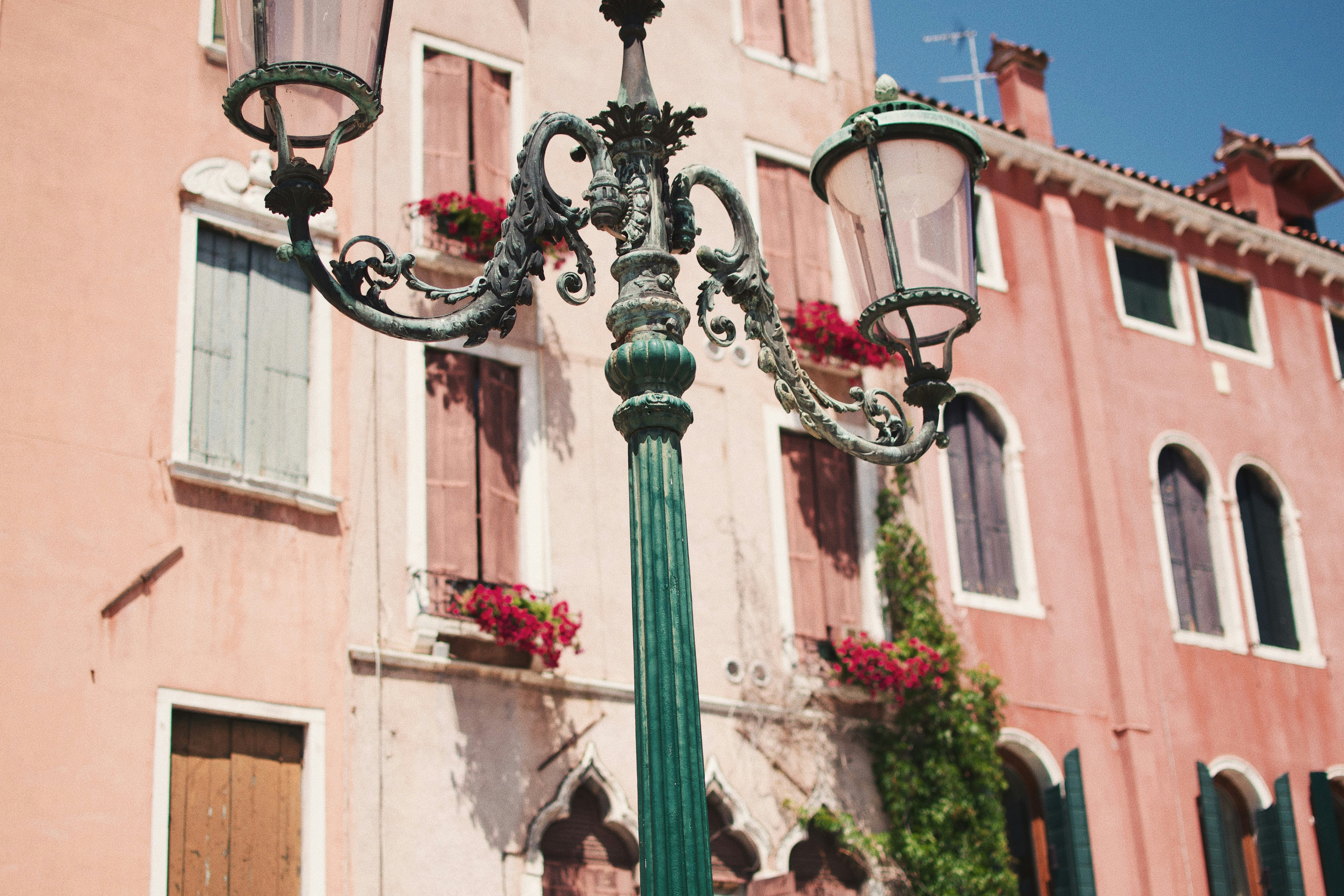 Lampadaire extérieur en métal noir