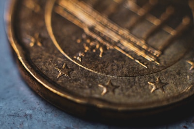 An enlarged view of a coin with a die crack running through the design details.