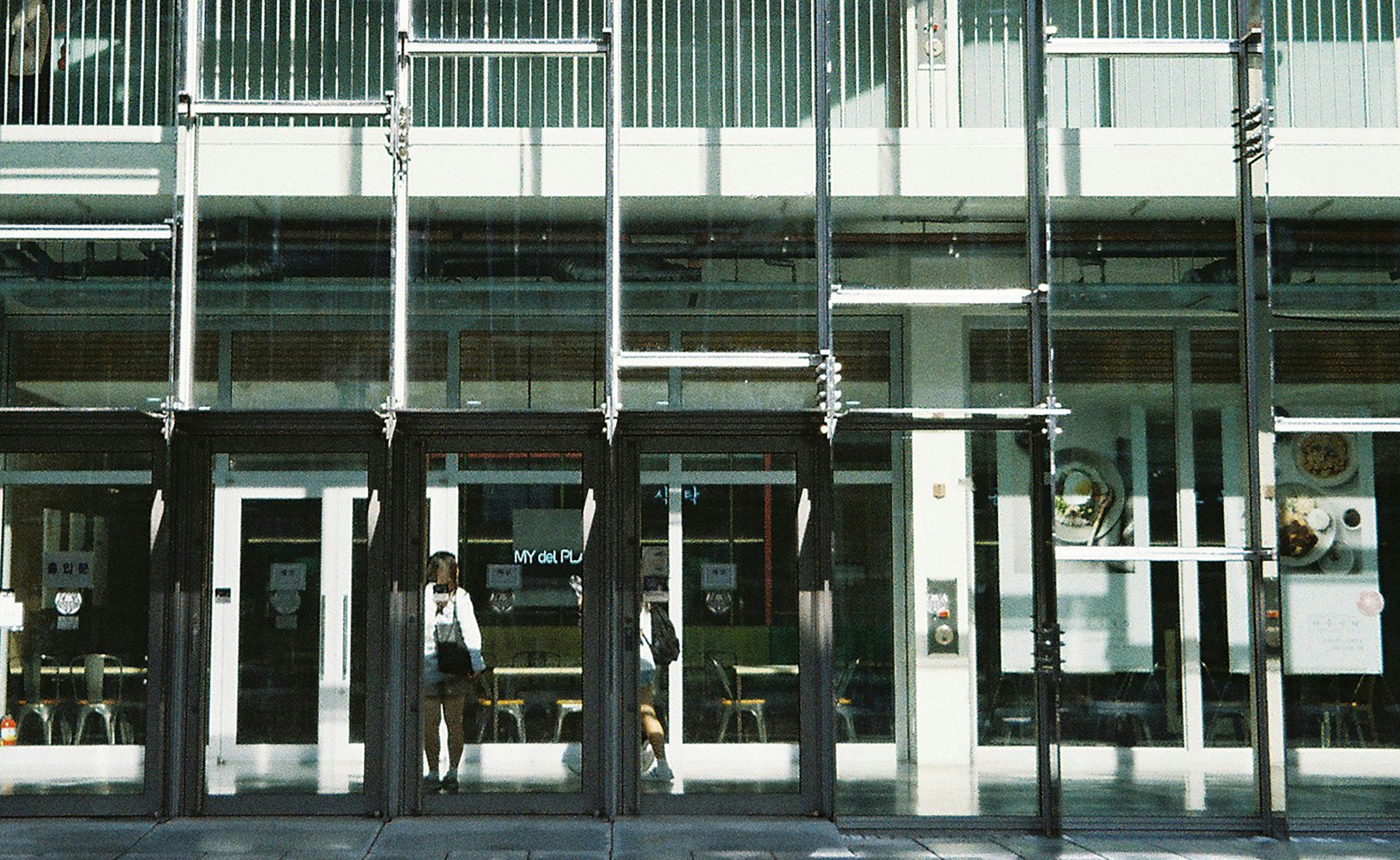 CTA station entrance with apartment building in background - Chicago apartments near public transportation