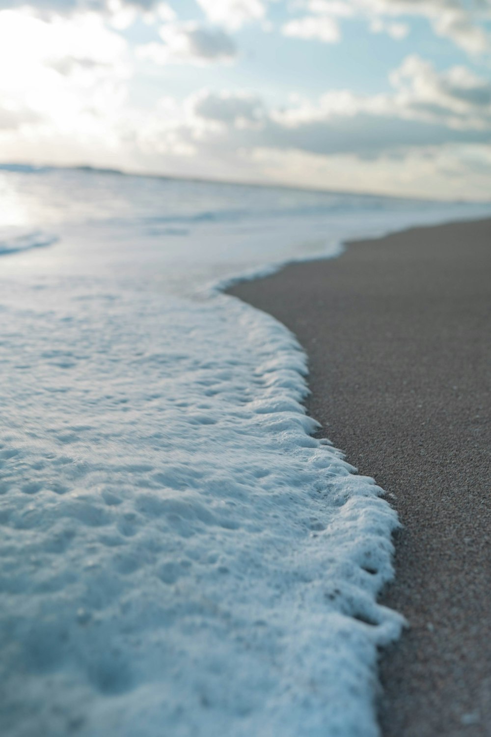 ocean waves crashing on shore during daytime