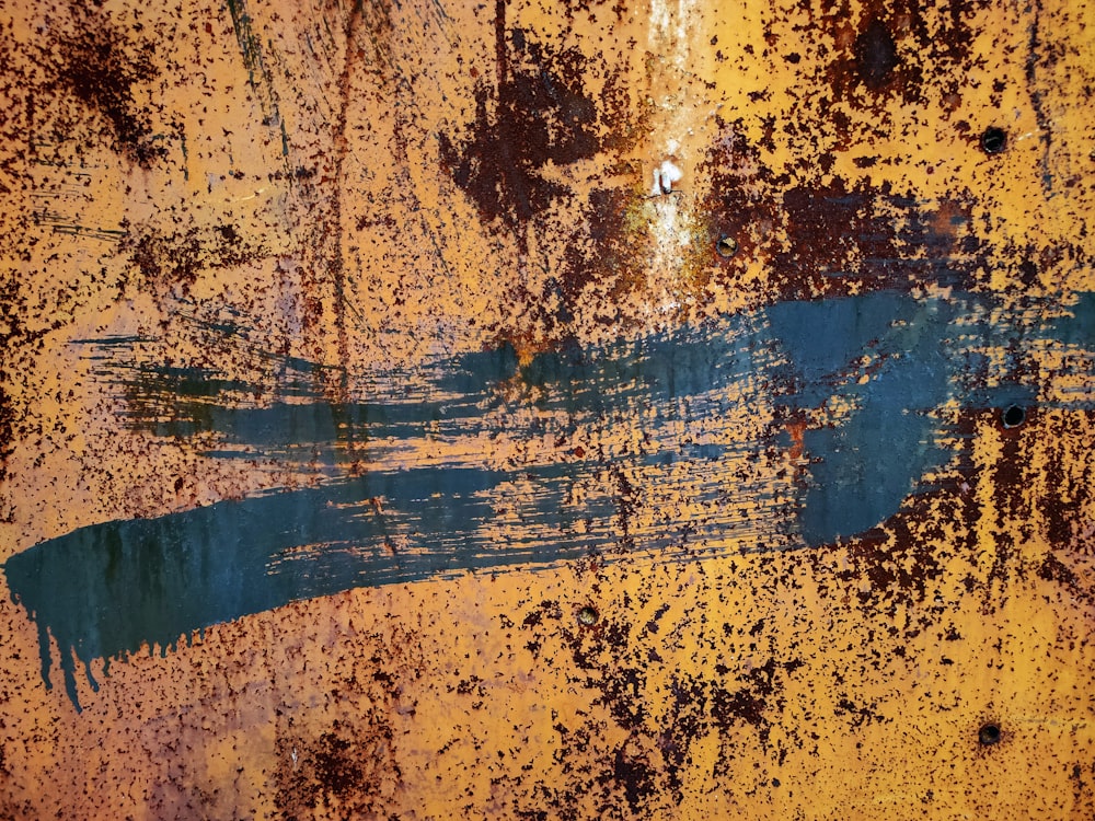 Pintura abstracta marrón y amarilla