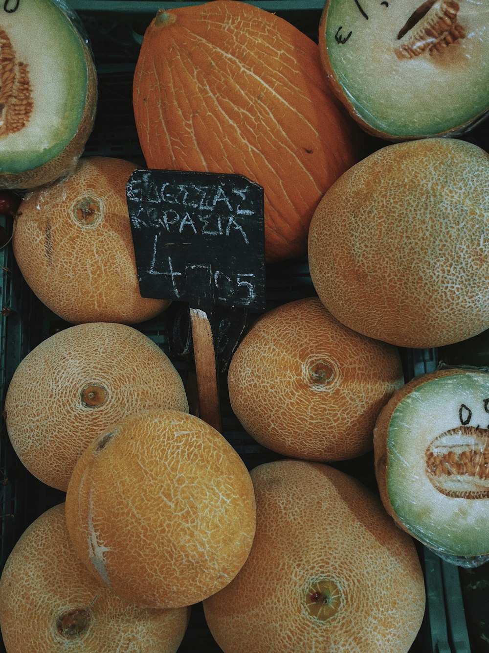 orange and green round fruits