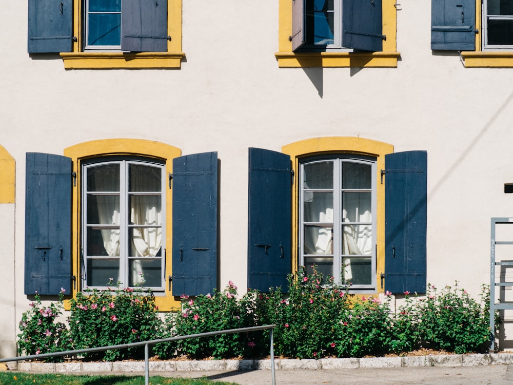 yellow and white concrete building