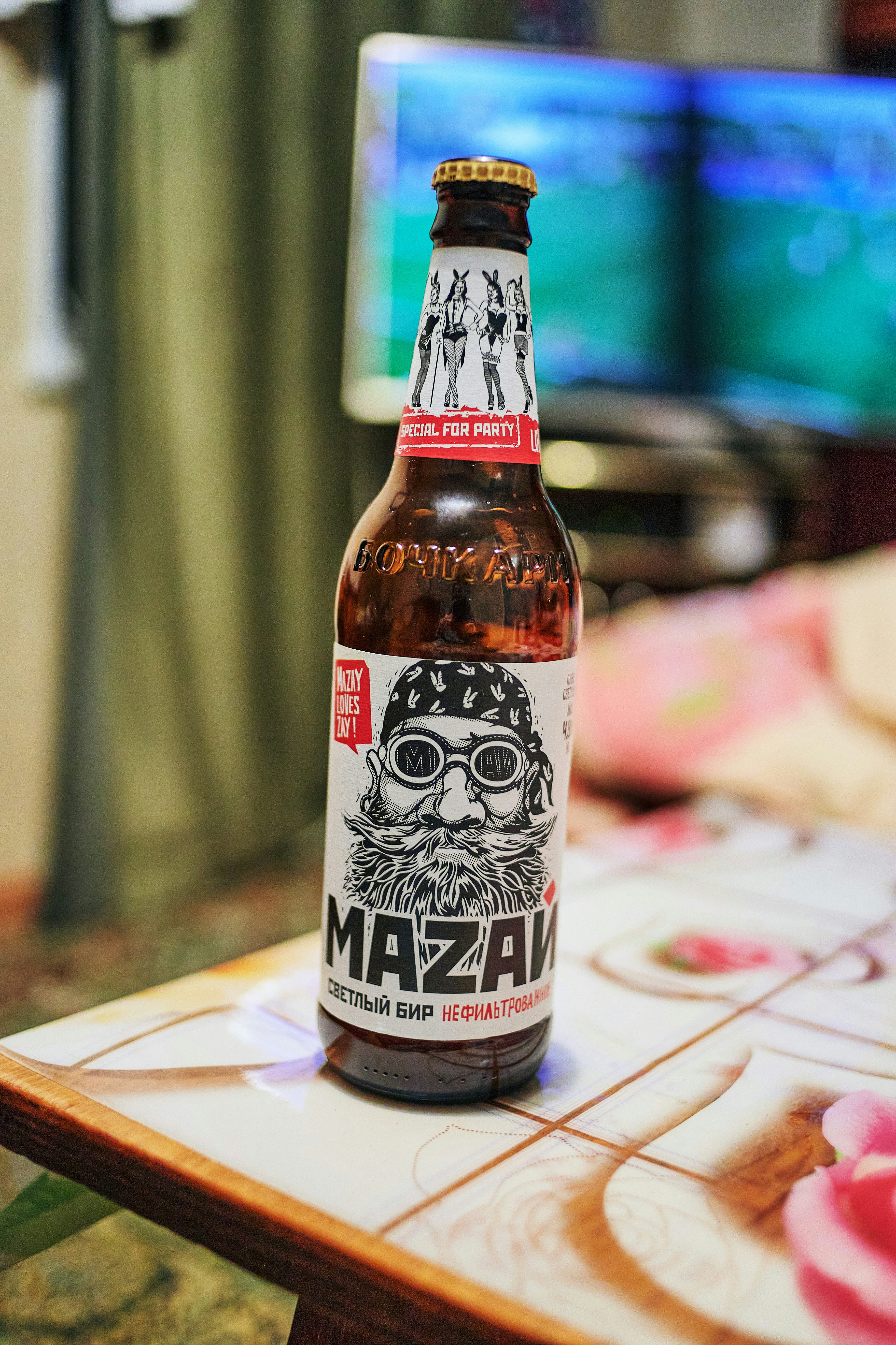 gray computer monitor