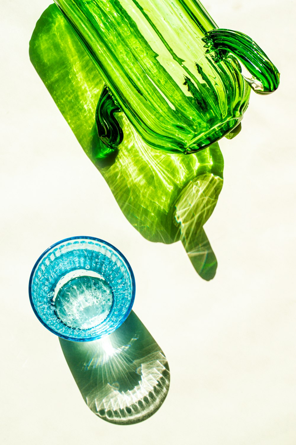 Vaso de cerámica verde y azul
