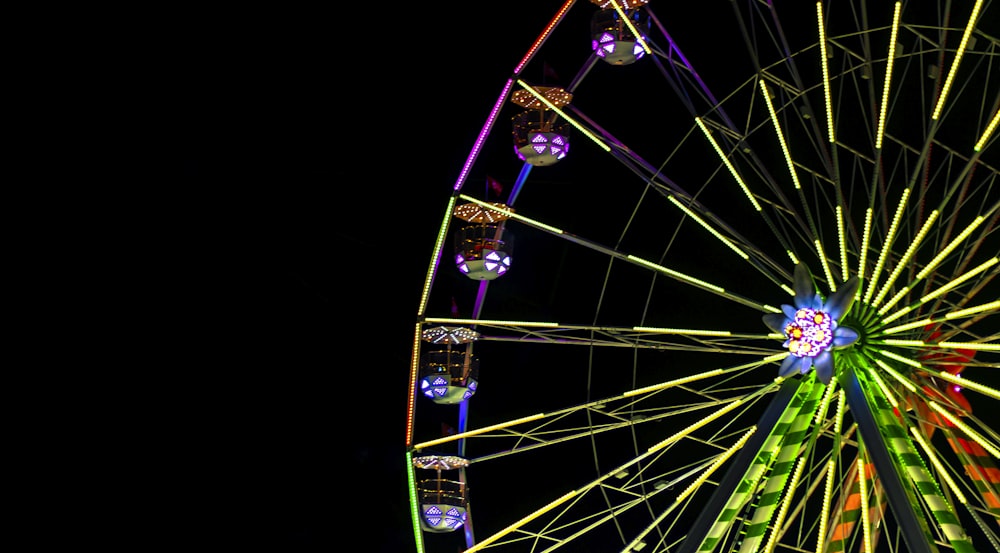 yellow and purple ferris wheel