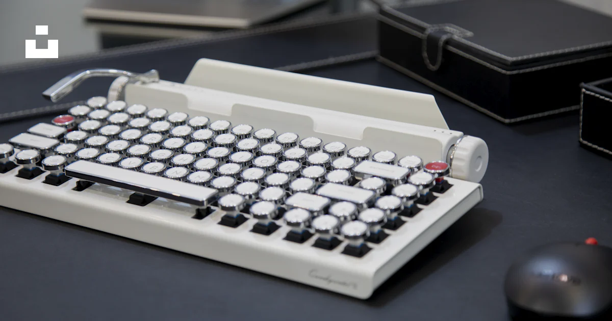 Typewriters Riyadh White and black braille typewriter photo – Free Riyadh saudi arabia ...