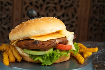 burger with lettuce and tomato
