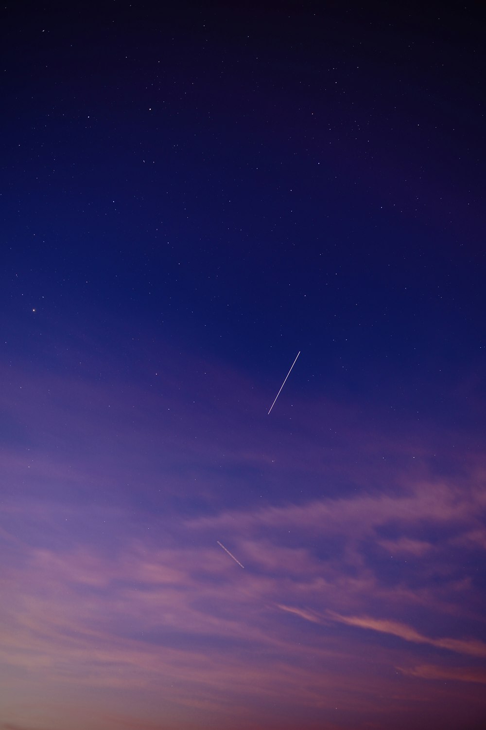 ciel bleu avec des étoiles pendant la nuit