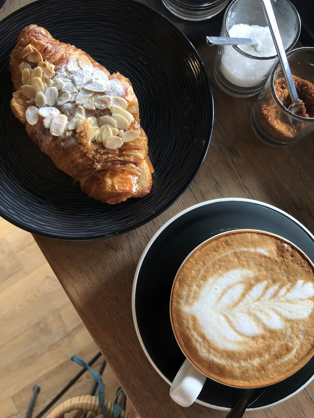 Cappuccino y cruas&aacute;n