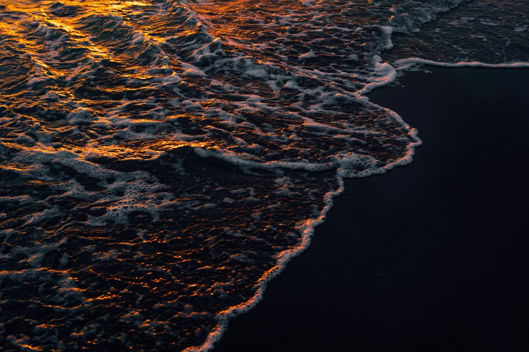 ocean waves crashing on shore during daytime