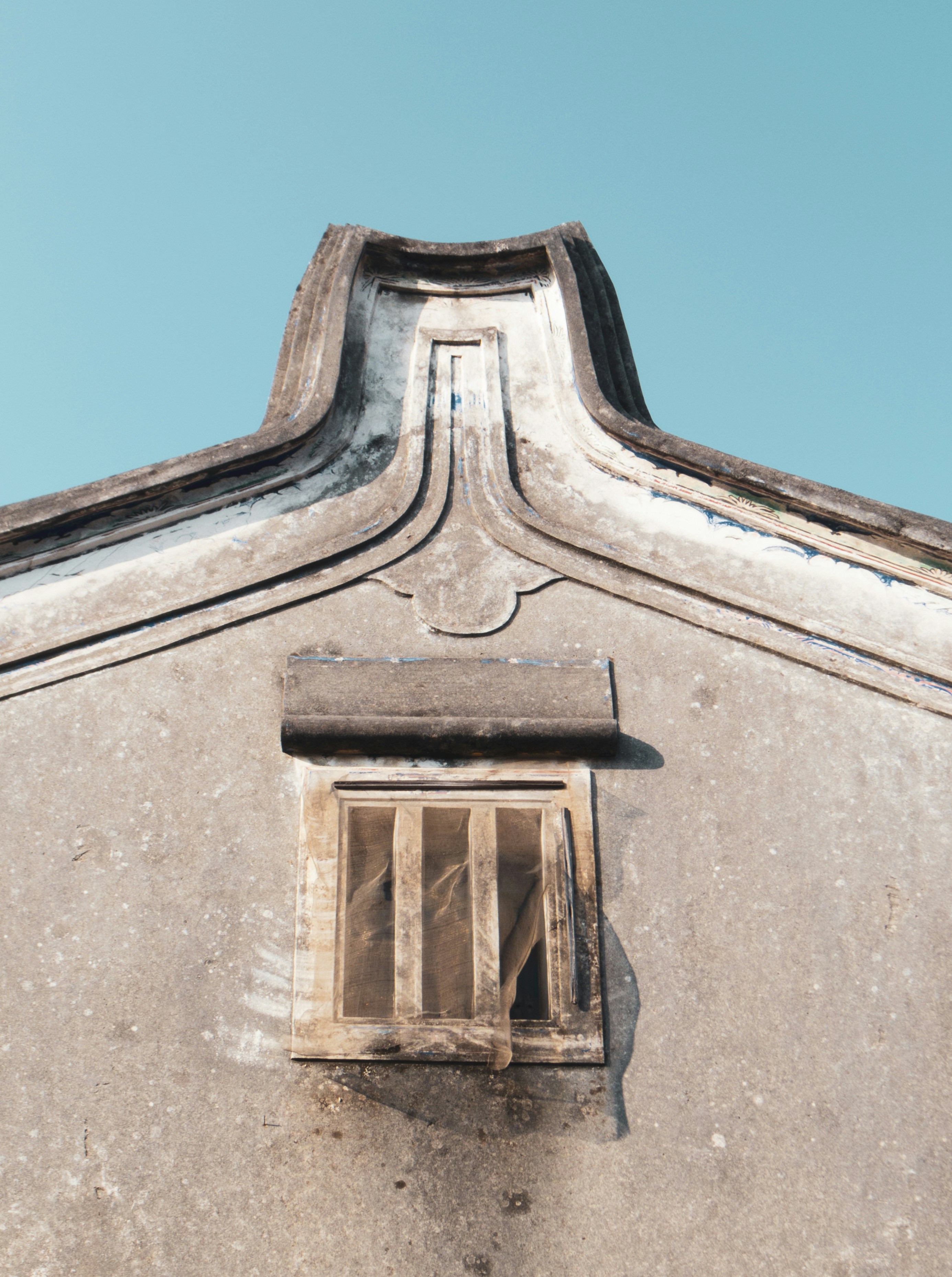 grey concrete building under blue sky during daytime