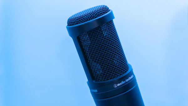 Audio micro vibrations and microphones