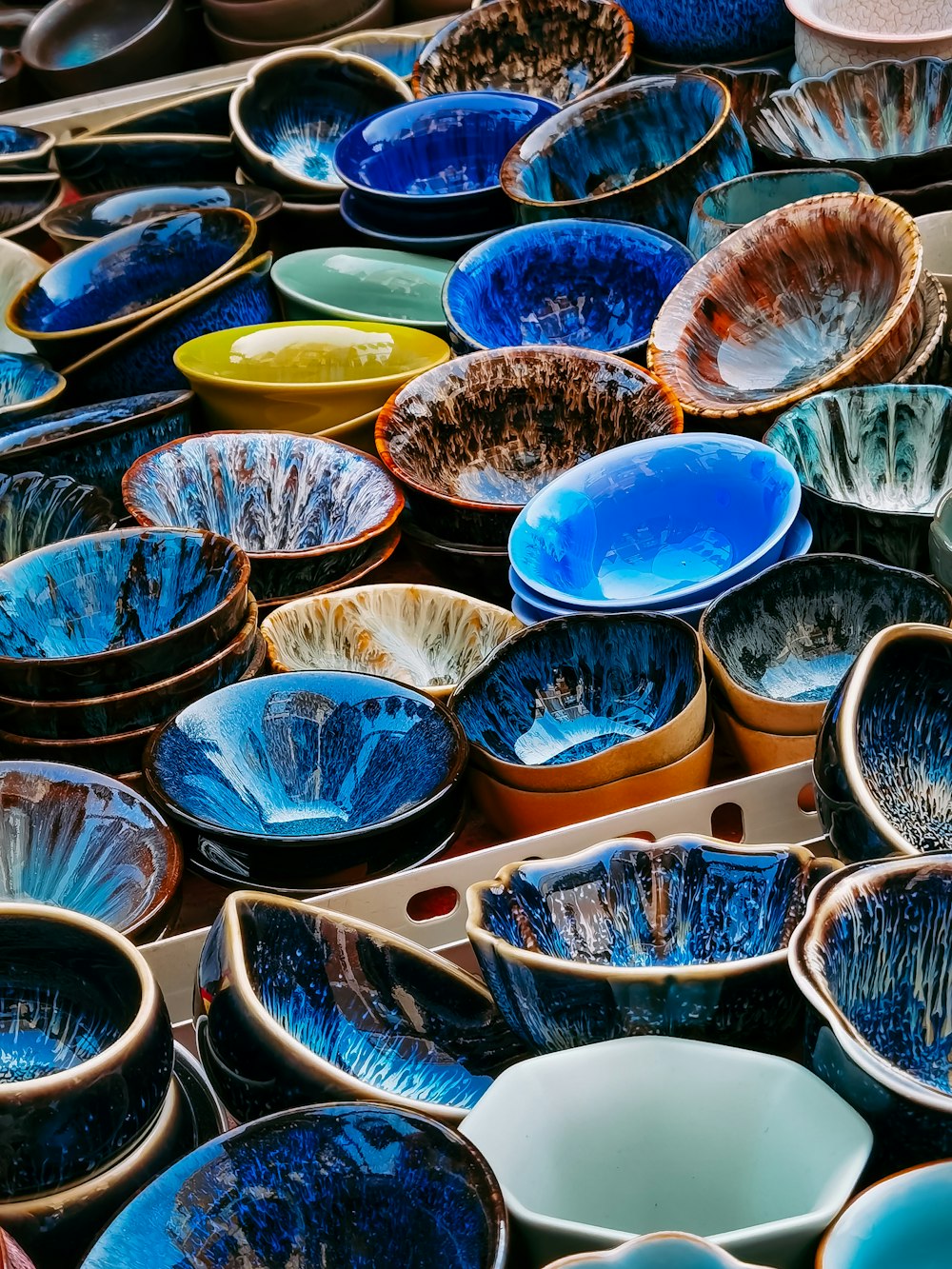 blue and yellow plastic bowls