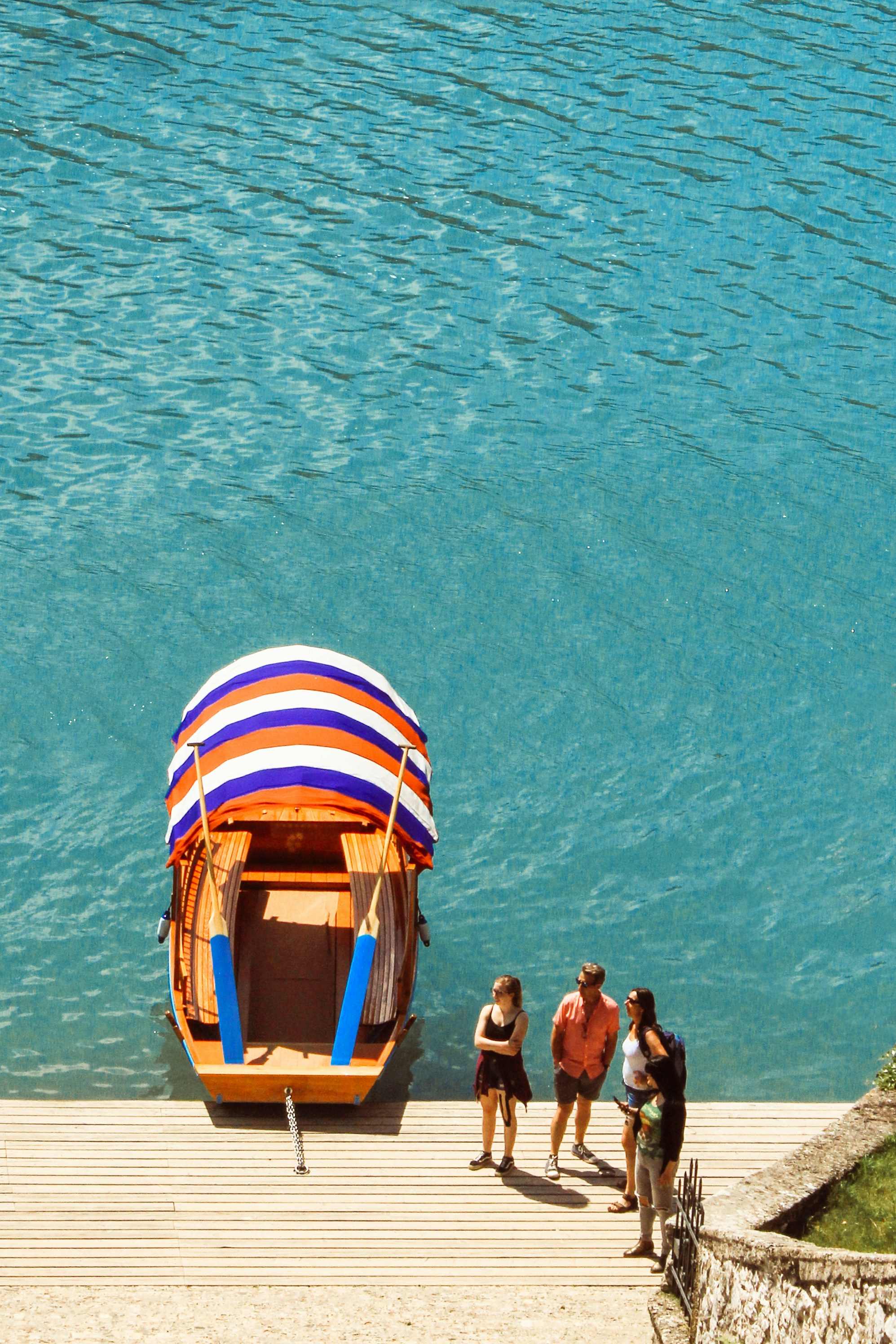 persone sulla spiaggia durante il giorno