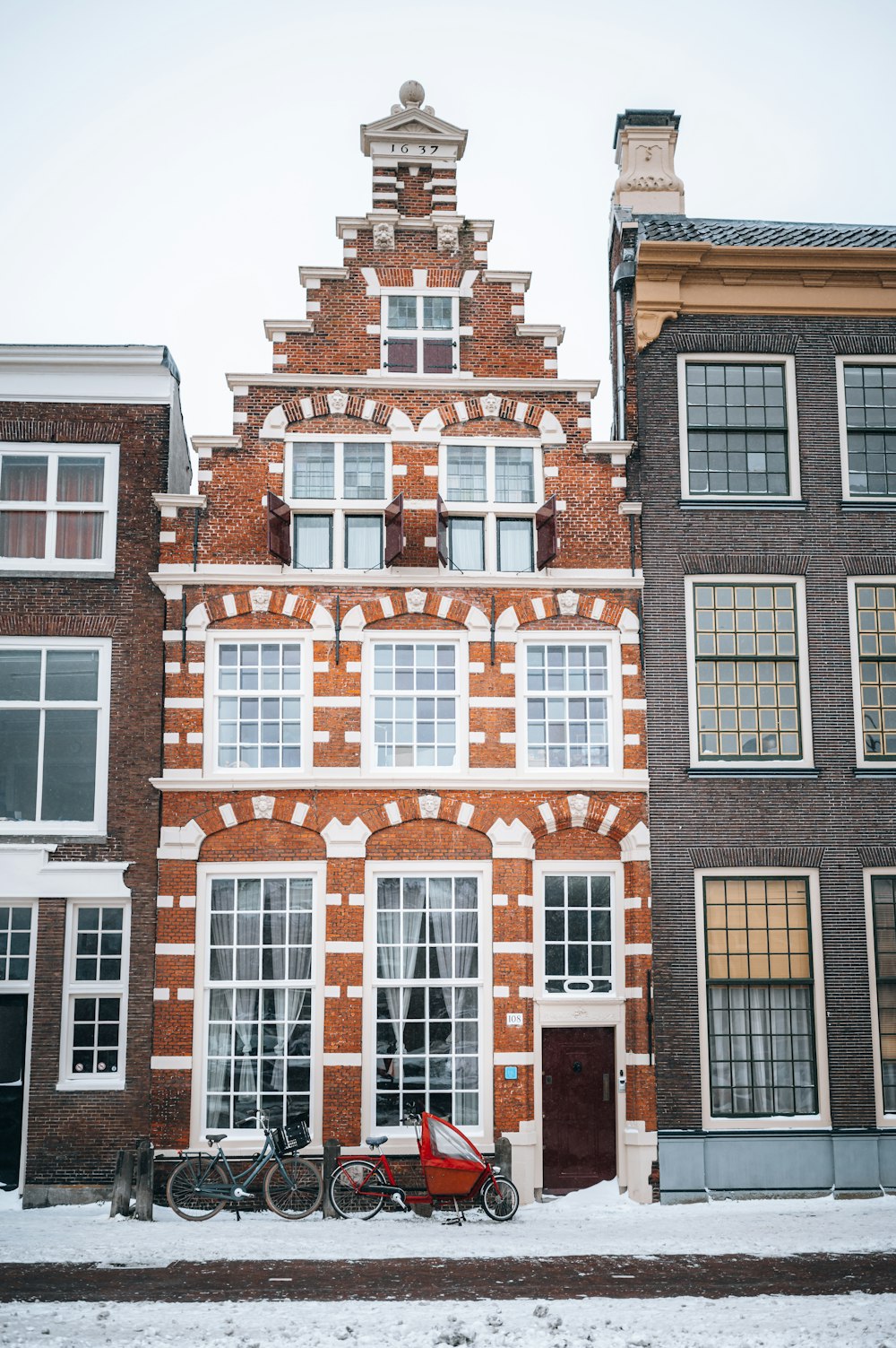 brown and white concrete building