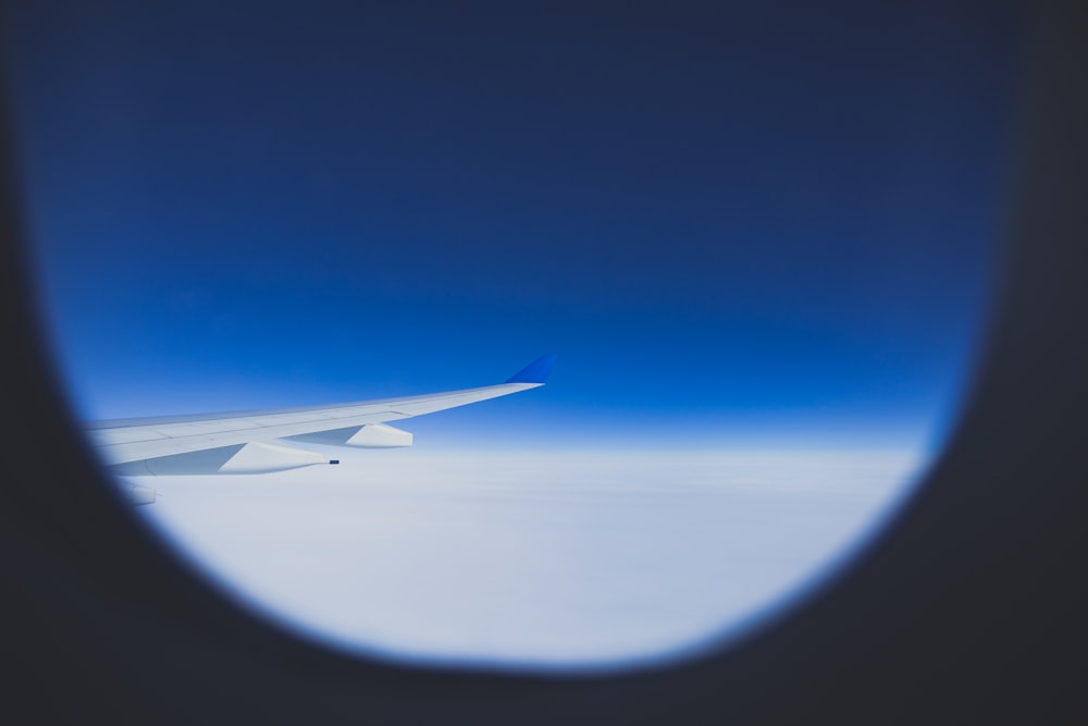 white airplane wing during daytime