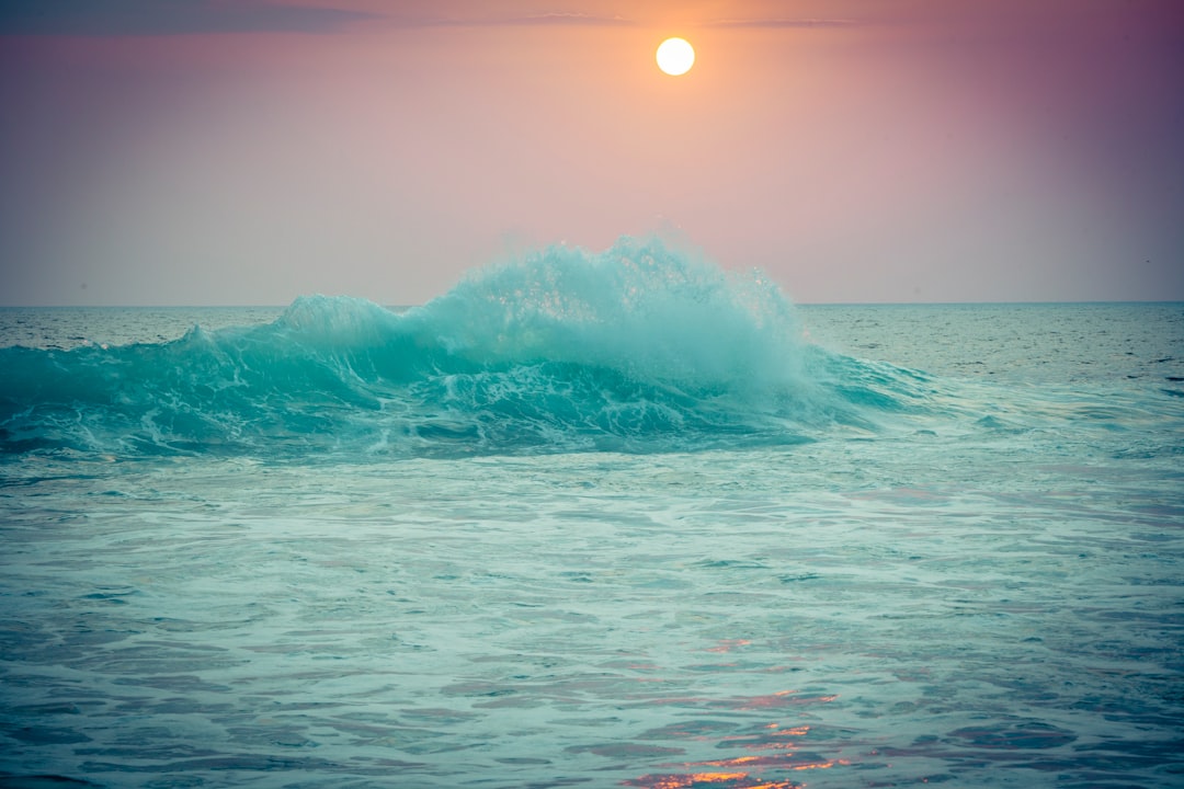 ocean waves during night time