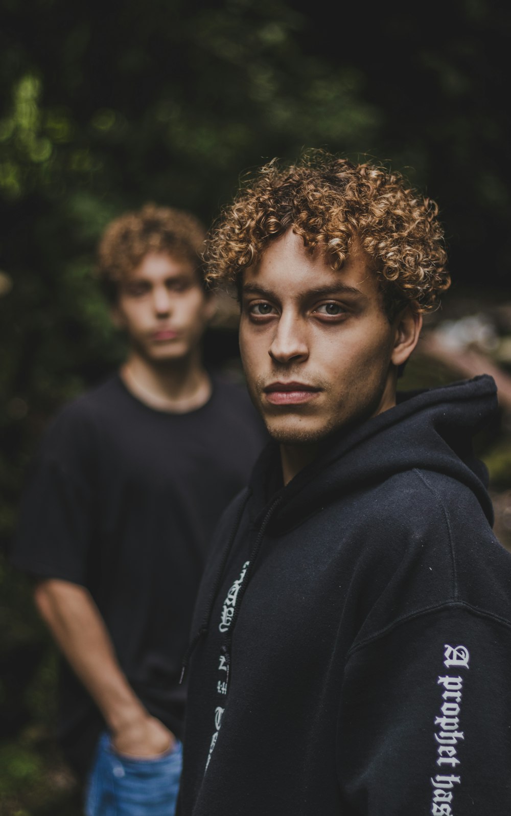 man in black crew neck t-shirt beside man in black crew neck t-shirt