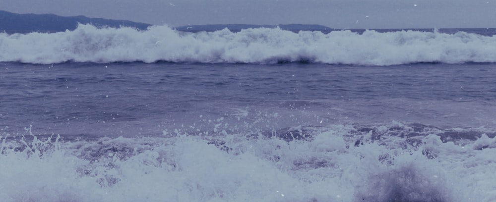 ocean waves crashing on shore during daytime