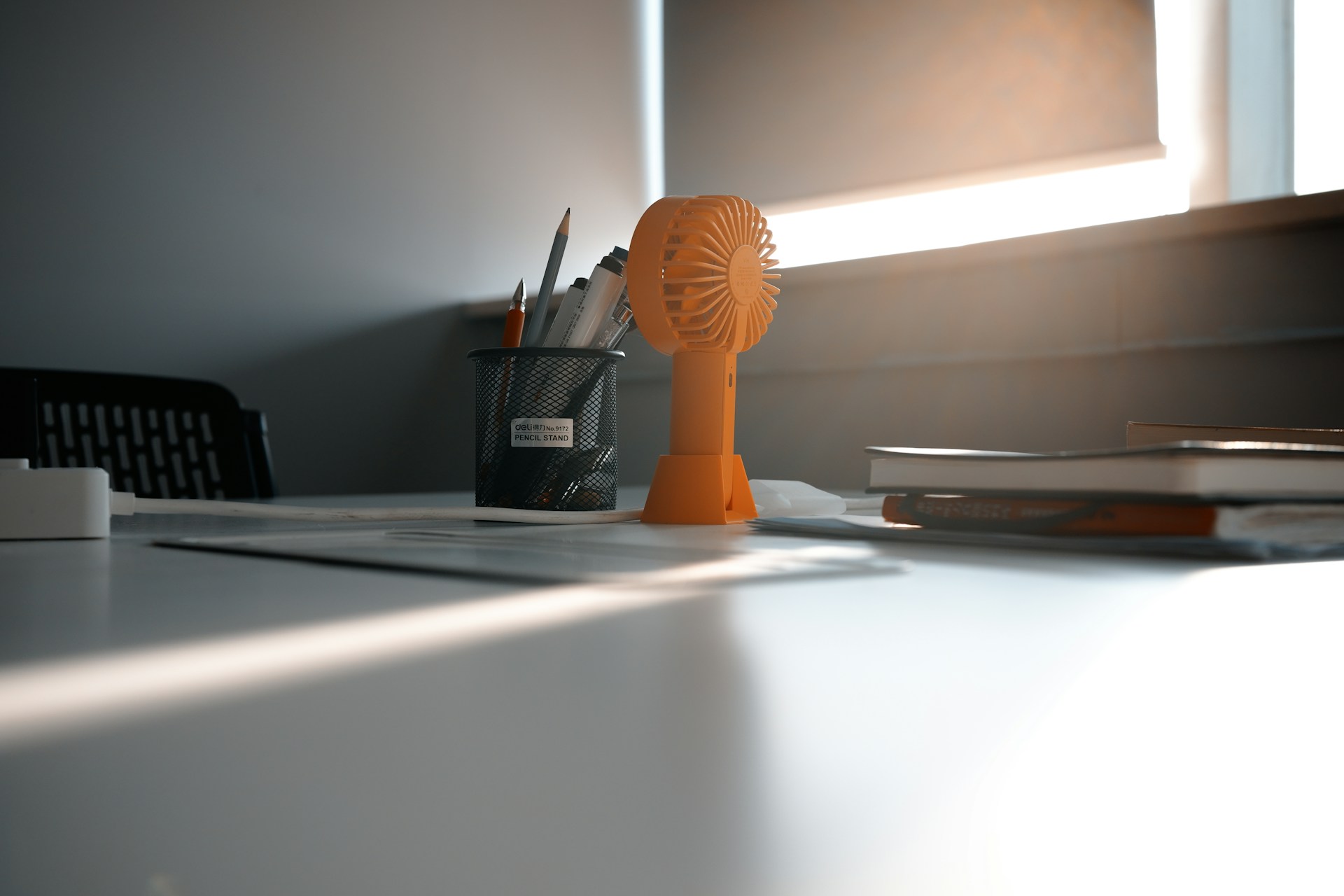 gray computer monitor